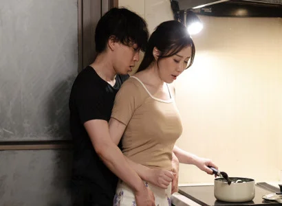 Người mẹ kế thỏa mãn dục vọng với con chồng