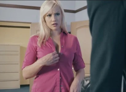 Sếp của cô ấy bị phạt vì hư hỏng