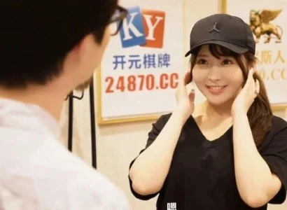 Cô gái giao hàng dễ tính dễ tính lúc khách lấy
