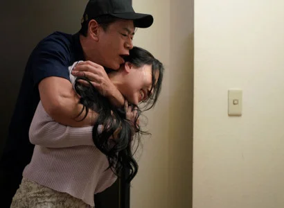 Nữ ca sĩ bị fan ép quan hệ vì sự hấp dẫn tự nhiên