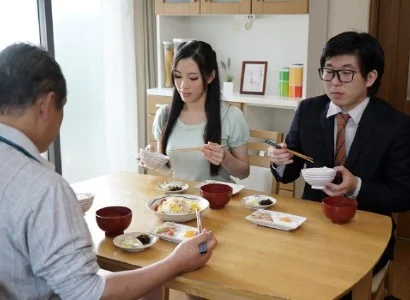Nứng quá, con dâu banh vùng kín cho bố chồng